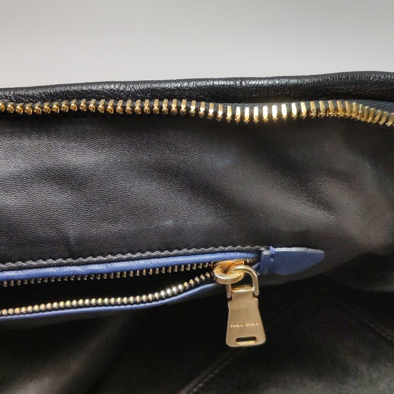 Miu Miu 羊皮拼色字母logo拉鍊肩背包-8