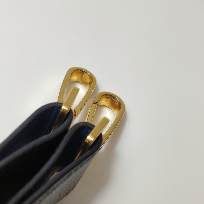 Miu Miu 羊皮拼色字母logo拉鍊肩背包-10