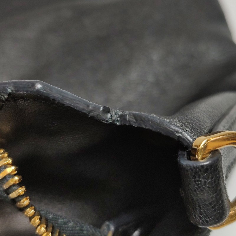 Miu Miu 羊皮拼色字母logo拉鍊肩背包-13