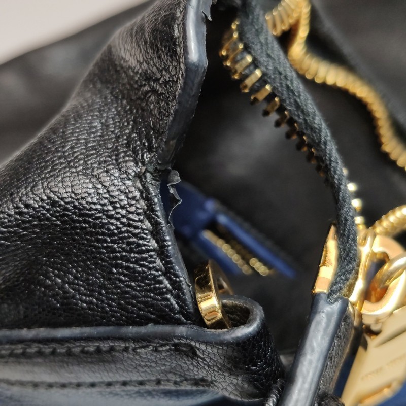 Miu Miu 羊皮拼色字母logo拉鍊肩背包-14