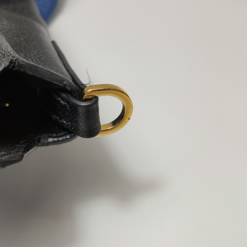 Miu Miu 羊皮拼色字母logo拉鍊肩背包-15