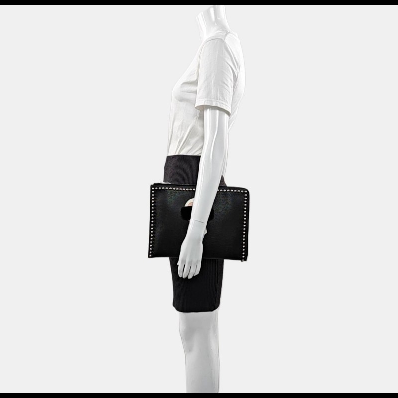 FENDI Karlito 黑色牛皮鉚釘手拿包 銀色五金-1