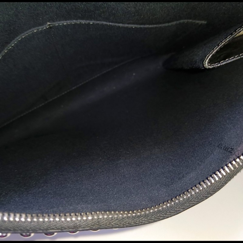 FENDI Karlito 黑色牛皮鉚釘手拿包 銀色五金-6