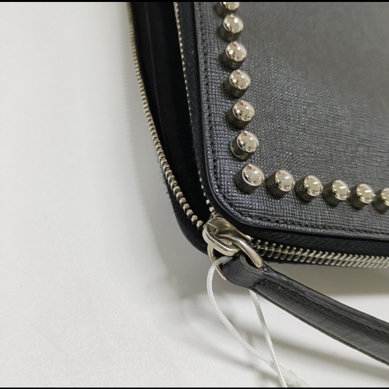 FENDI Karlito 黑色牛皮鉚釘手拿包 銀色五金-10