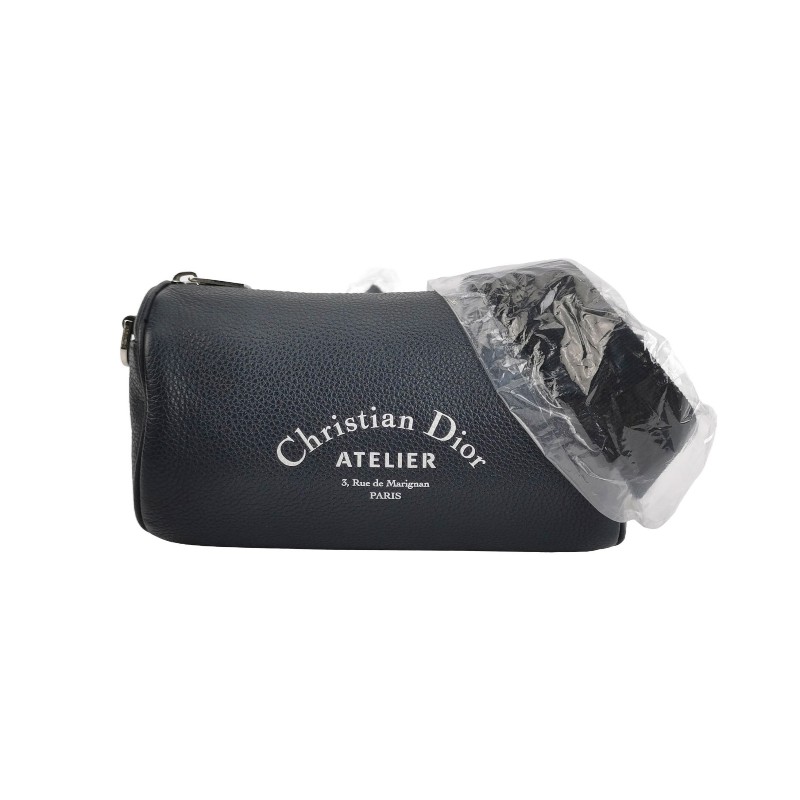 FENDI Karlito 黑色牛皮鉚釘手拿包 銀色五金-0