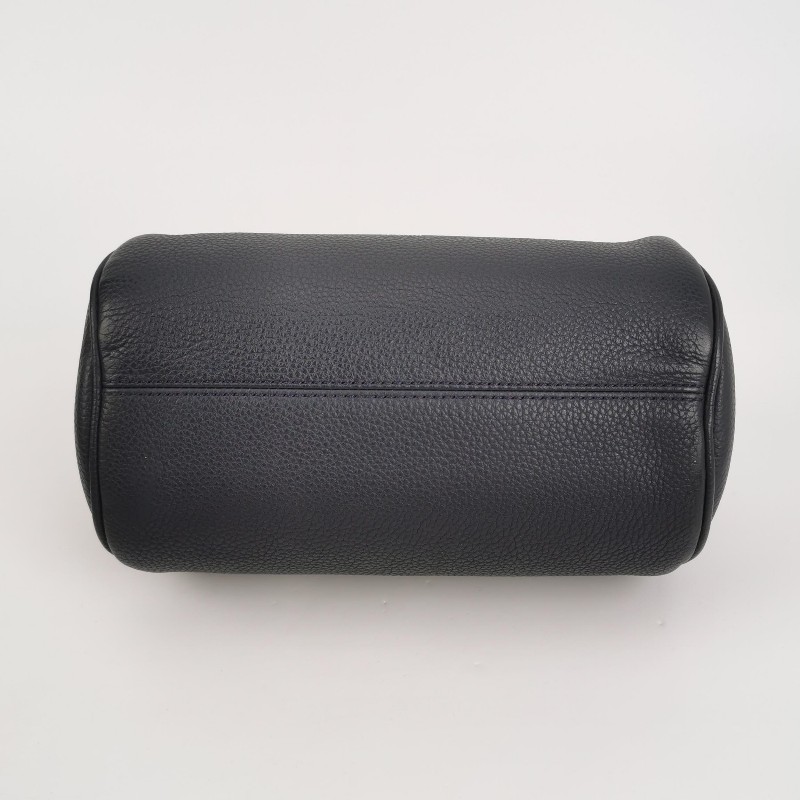 FENDI Karlito 黑色牛皮鉚釘手拿包 銀色五金-5