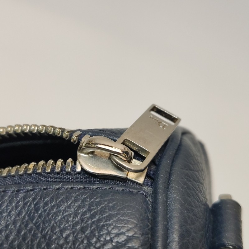 FENDI Karlito 黑色牛皮鉚釘手拿包 銀色五金-11