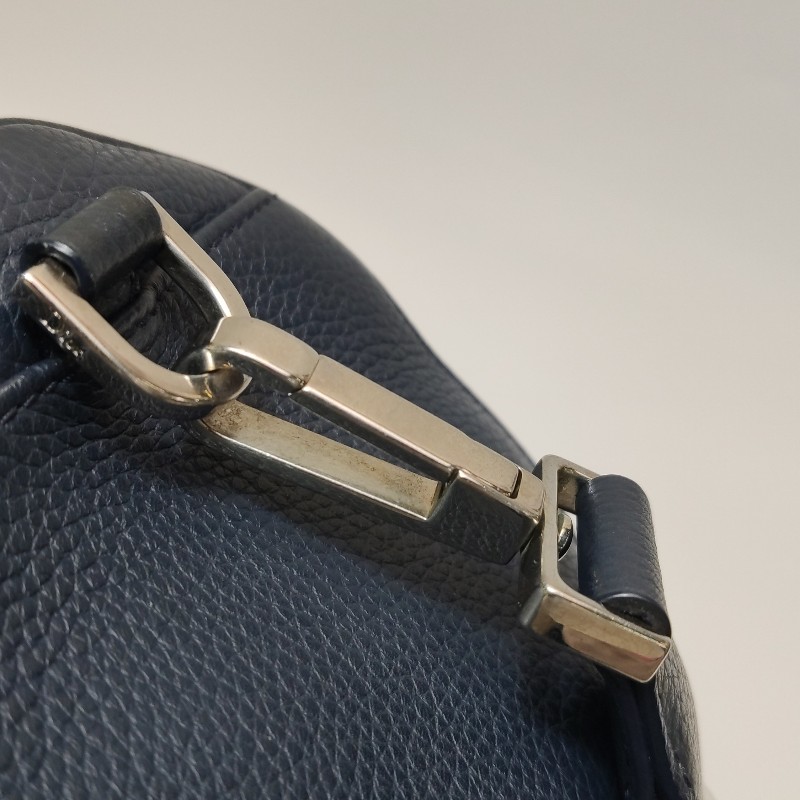 FENDI Karlito 黑色牛皮鉚釘手拿包 銀色五金-12