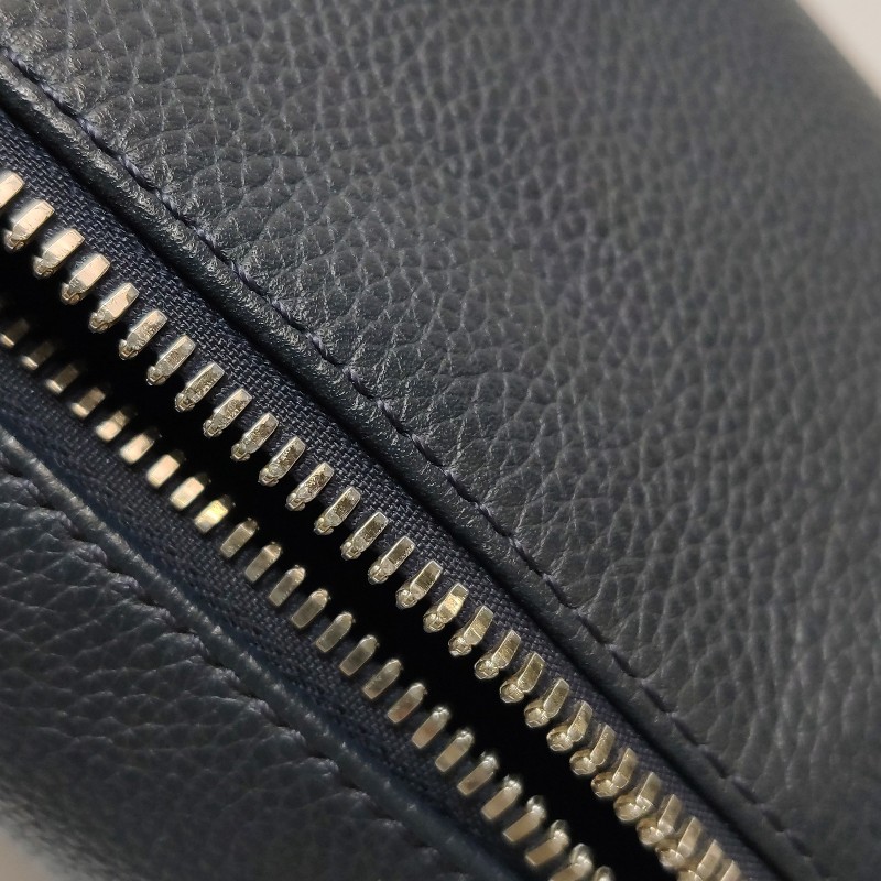 FENDI Karlito 黑色牛皮鉚釘手拿包 銀色五金-16