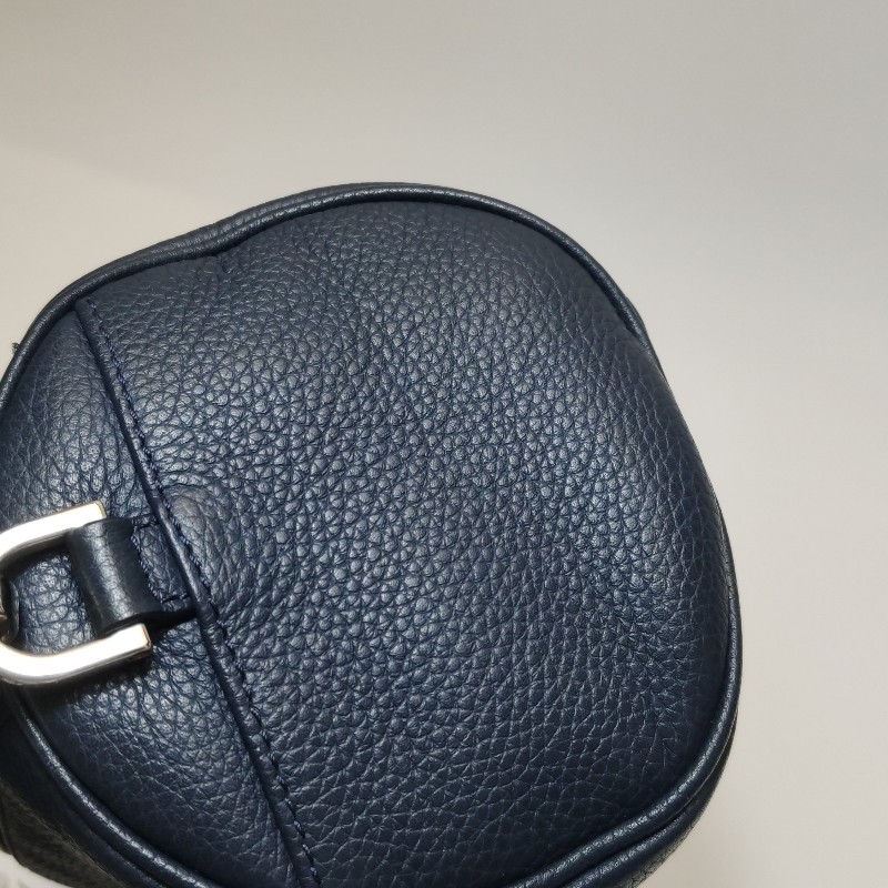 FENDI Karlito 黑色牛皮鉚釘手拿包 銀色五金-17