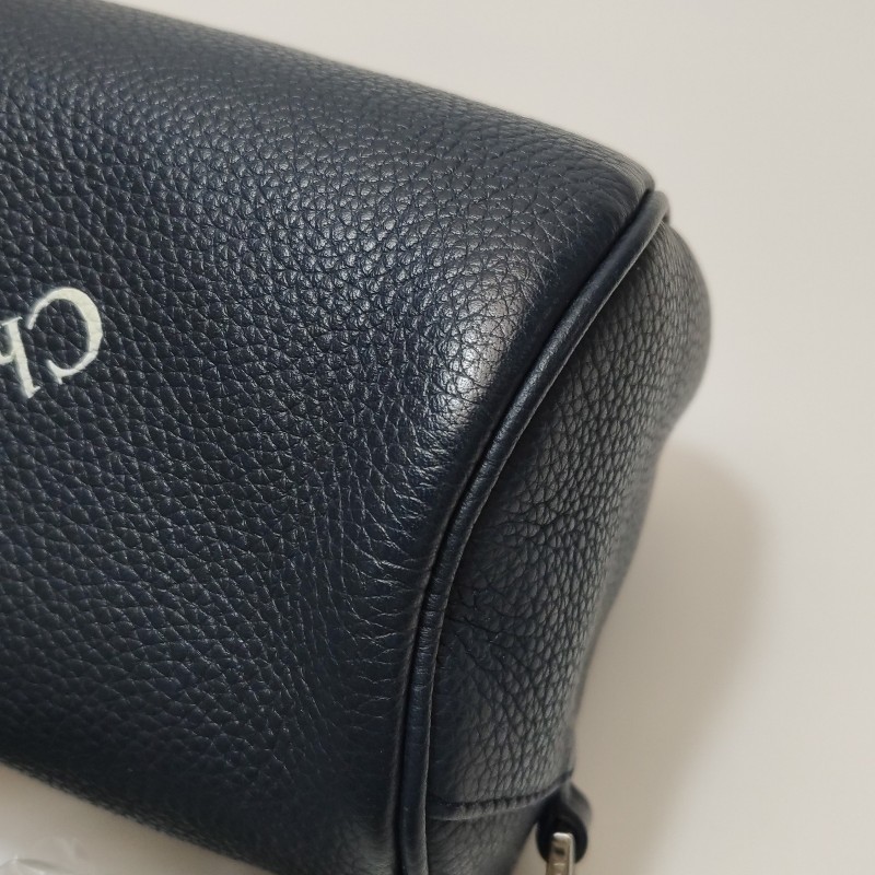 FENDI Karlito 黑色牛皮鉚釘手拿包 銀色五金-18