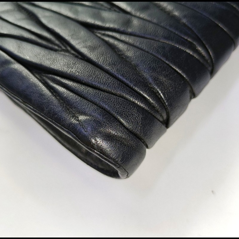 Miu Miu 黑色牛皮绗縫單肩包金色五金可拆卸肩帶-10