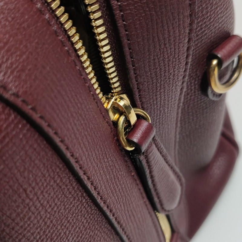 Burberry 牛皮純色字母logo拉鍊肩背包手提包-14