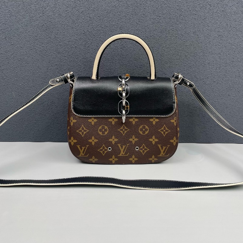 LV路易威登 老花拼黑色chain it鎖頭郵差包-1