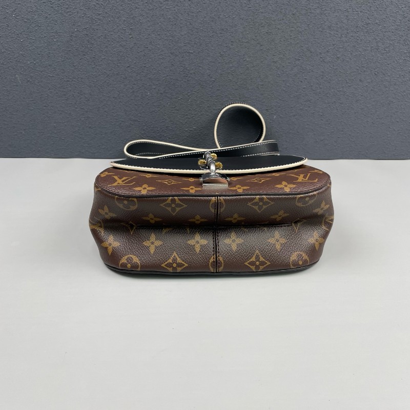 LV路易威登 老花拼黑色chain it鎖頭郵差包-4