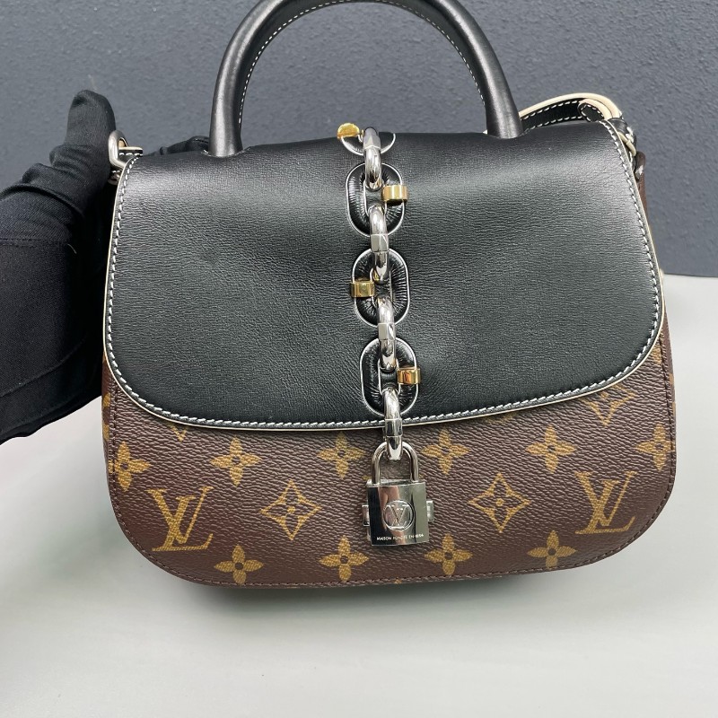 LV路易威登 老花拼黑色chain it鎖頭郵差包-9