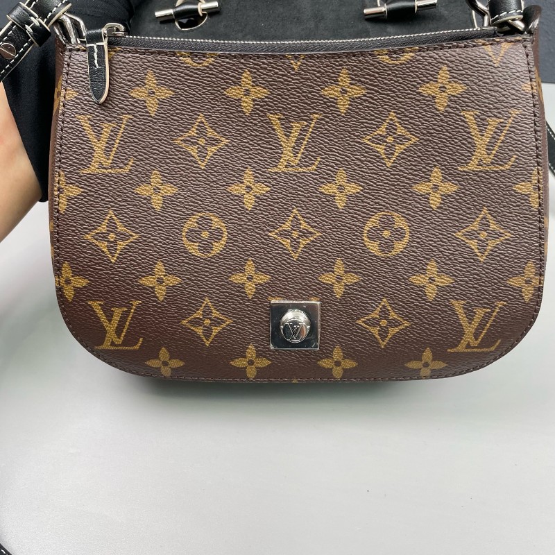 LV路易威登 老花拼黑色chain it鎖頭郵差包-18