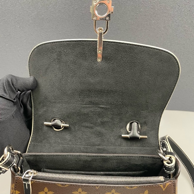 LV路易威登 老花拼黑色chain it鎖頭郵差包-19