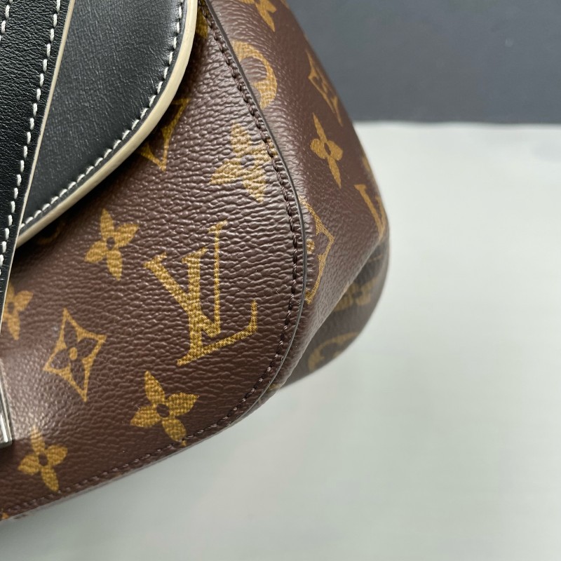 LV路易威登 老花拼黑色chain it鎖頭郵差包-23