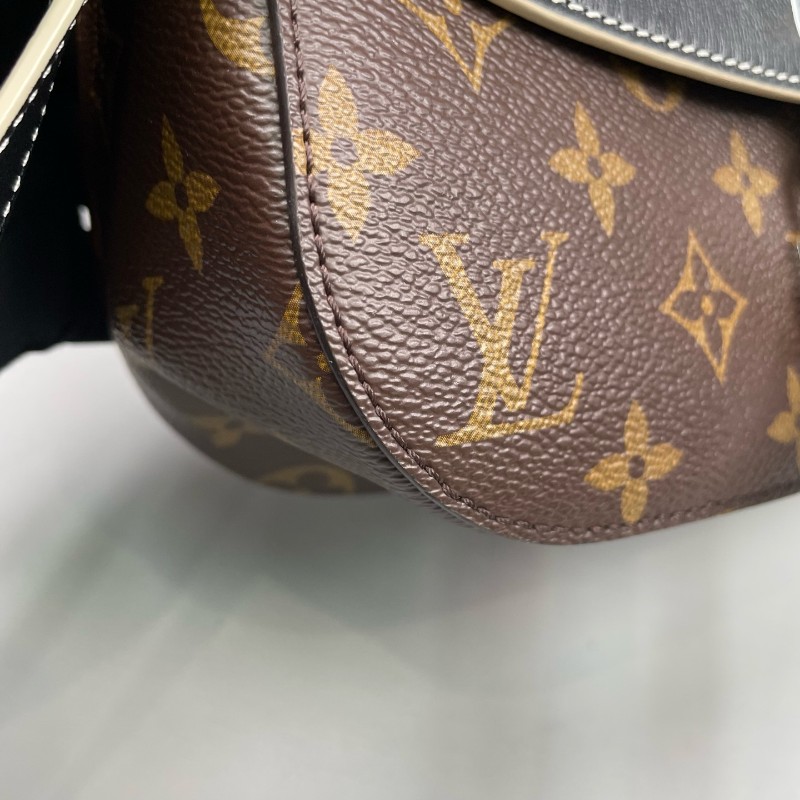 LV路易威登 老花拼黑色chain it鎖頭郵差包-24