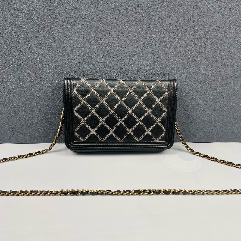 Chanel香奈兒 黑金菱格紋發財Woc鏈條包-1