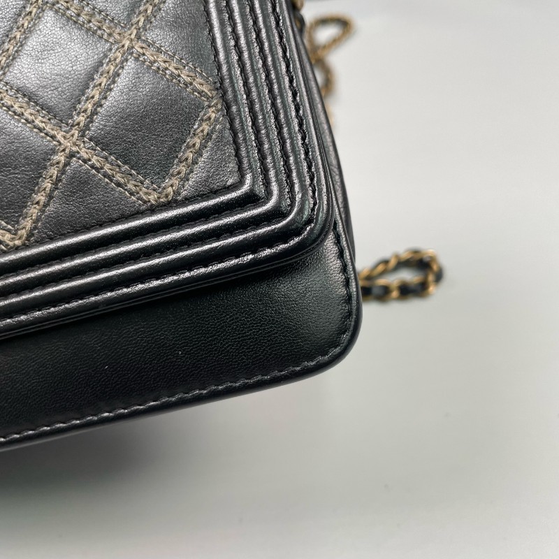 Chanel香奈兒 黑金菱格紋發財Woc鏈條包-23