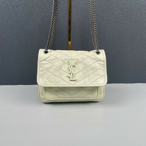 YSL 白色油蠟皮V紋小號Niki D扣 鏈條包