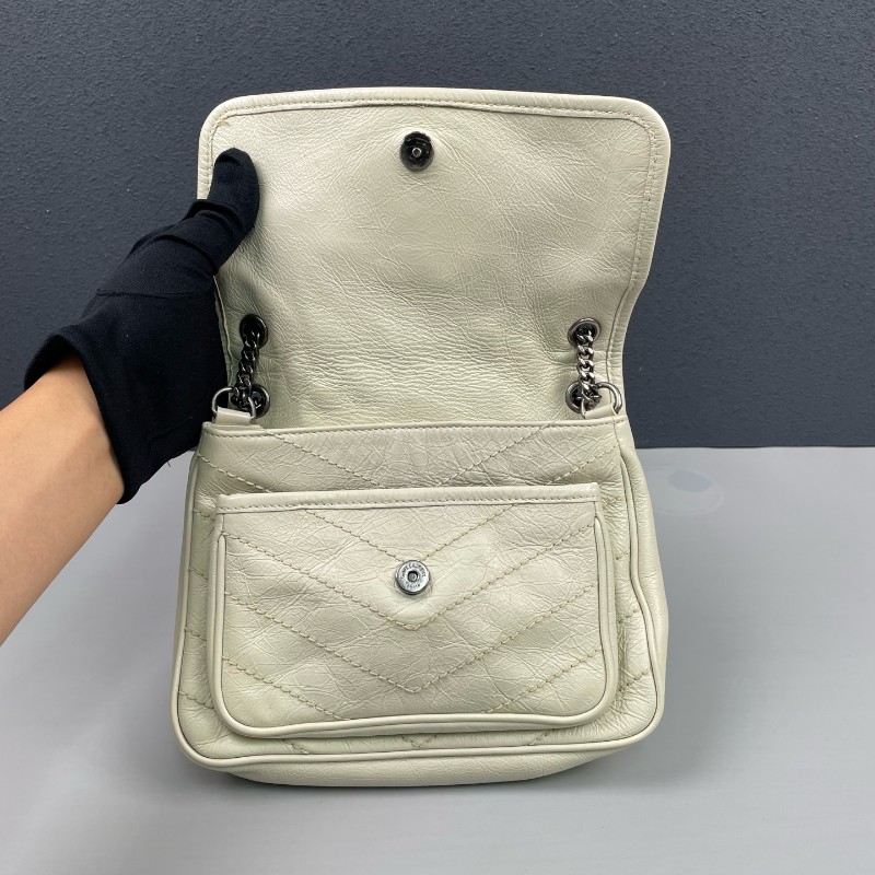 YSL 白色油蠟皮V紋小號Niki D扣 鏈條包-6