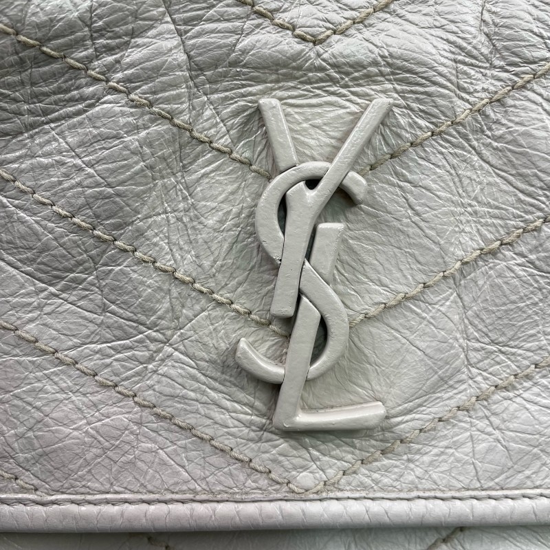 YSL 白色油蠟皮V紋小號Niki D扣 鏈條包-16