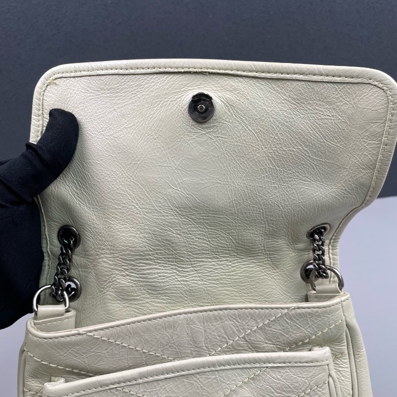 YSL 白色油蠟皮V紋小號Niki D扣 鏈條包-18