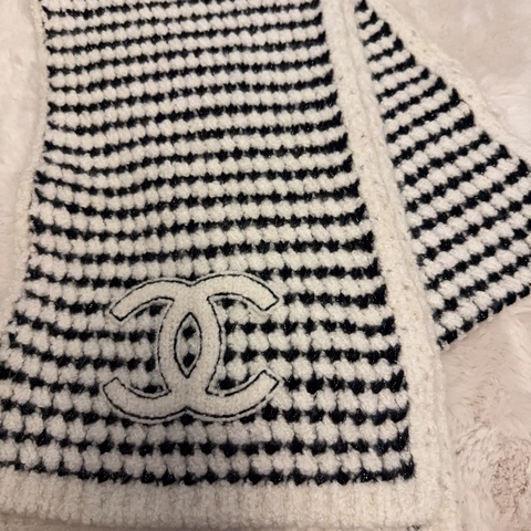 Chanel 黑白編織圍巾
