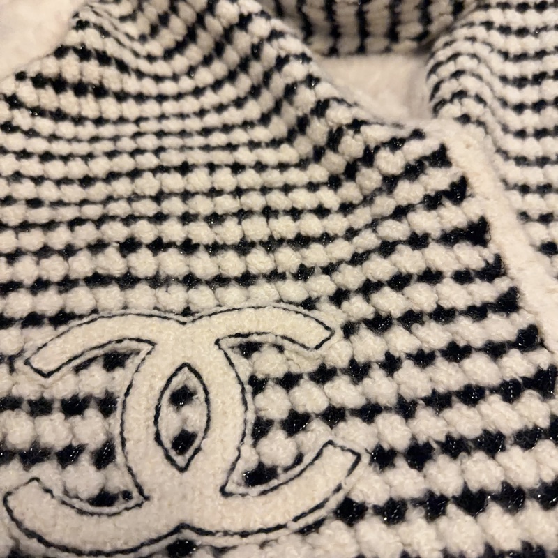 Chanel 黑白編織圍巾-1