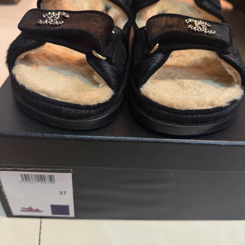 Chanel 馬毛羊羔毛涼鞋-1