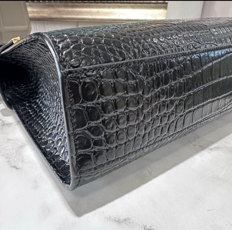 YSL黑牛皮壓鱷魚紋曼哈頓金釦肩背包-5