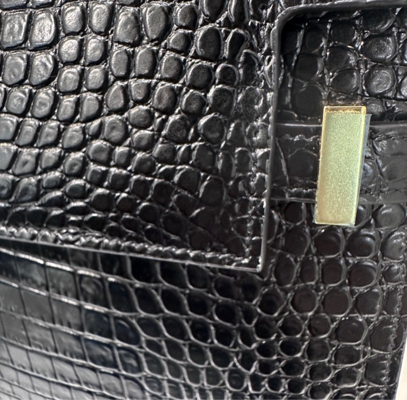YSL黑牛皮壓鱷魚紋曼哈頓金釦肩背包-7