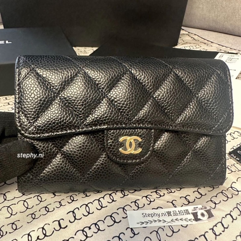 拍拍最甜_全新全配🌟香奈兒經典荔枝牛皮中夾 黑x金-11