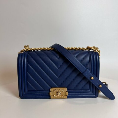 CHANEL 25開 藍色金扣山型紋BOY25