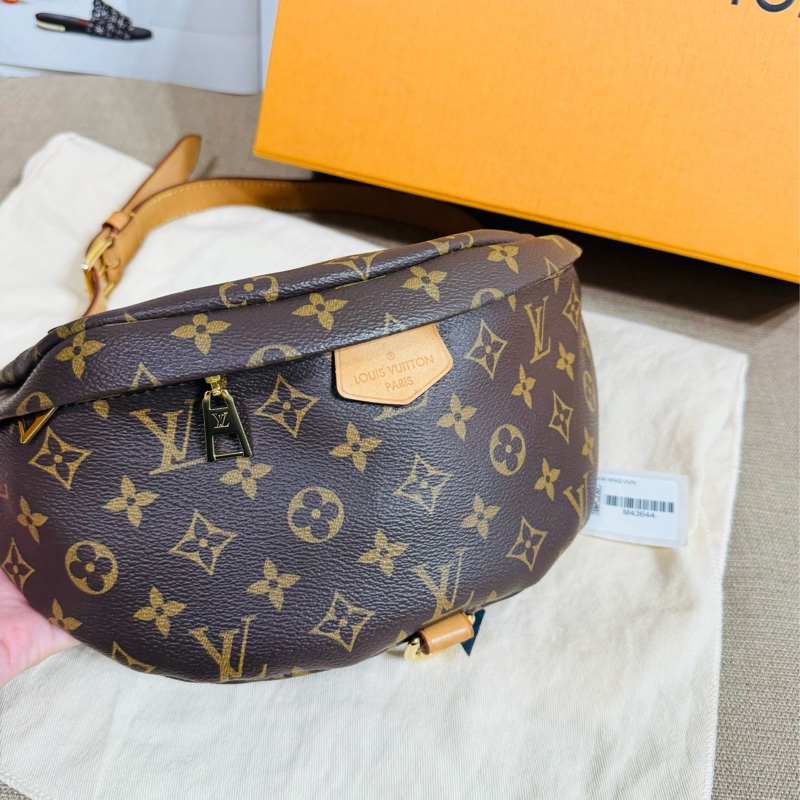 二手真品  LOUIS VUITTON LV M43644 經典Monogram 拉鍊腰包/斜背包-1