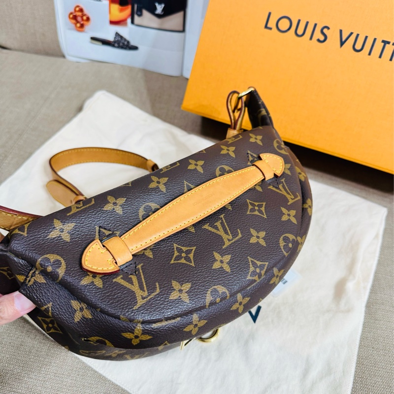 二手真品  LOUIS VUITTON LV M43644 經典Monogram 拉鍊腰包/斜背包-2