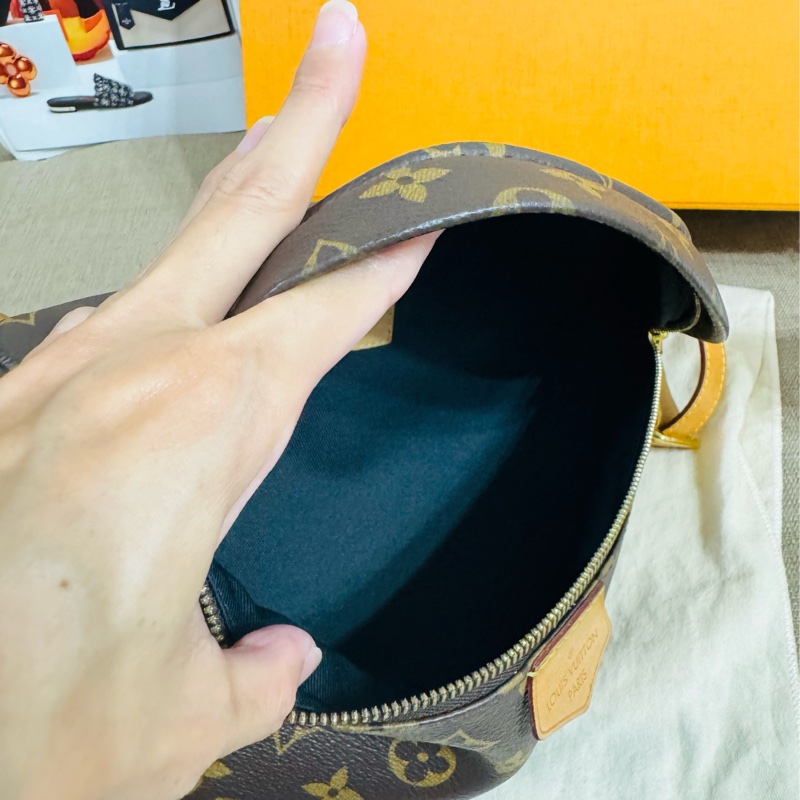 二手真品  LOUIS VUITTON LV M43644 經典Monogram 拉鍊腰包/斜背包-16