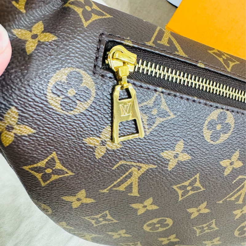 二手真品  LOUIS VUITTON LV M43644 經典Monogram 拉鍊腰包/斜背包-22