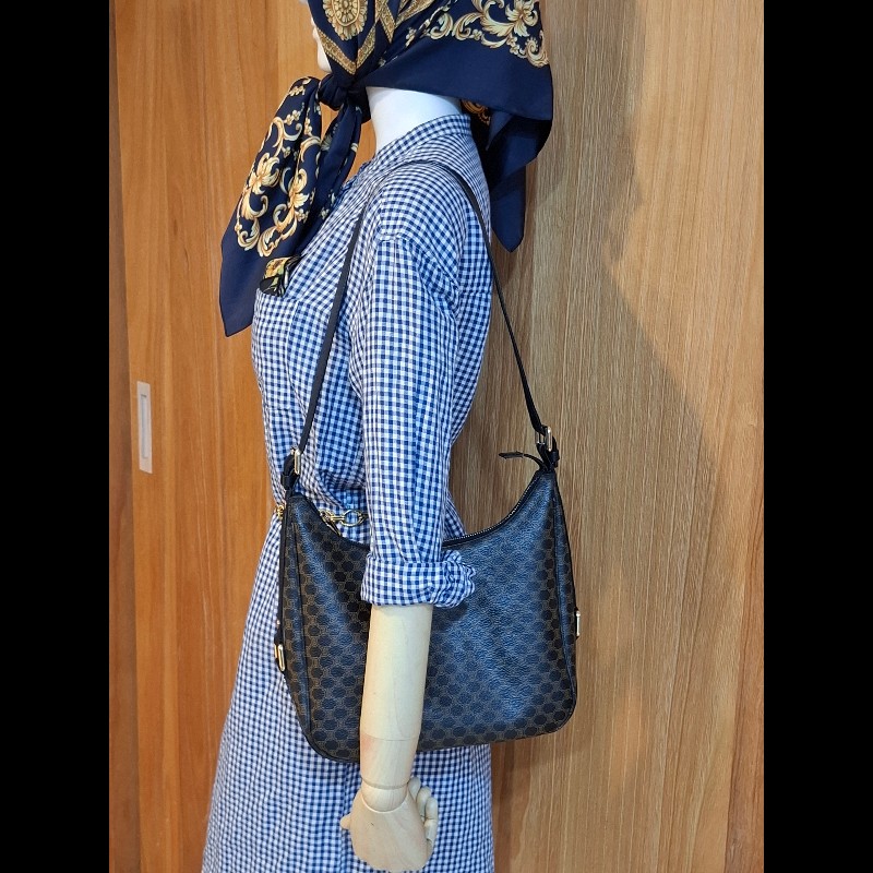 Vintage CELINE 黑金配棕色凱旋門老花圖案單肩背腋下包 牛角包 水餃包-17