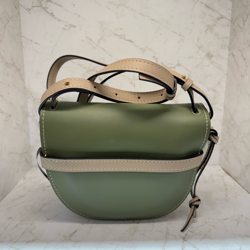 LOEWE GETE卡其拼白綠側背馬鞍包-1