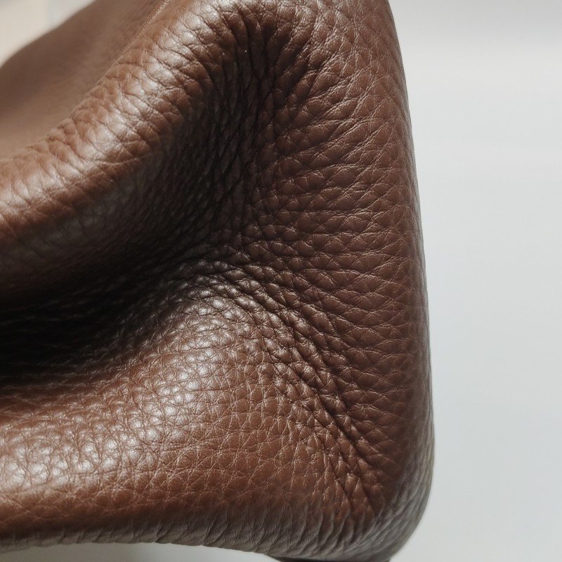 Prada 牛皮純色字母Logo斜挎包單肩包-19