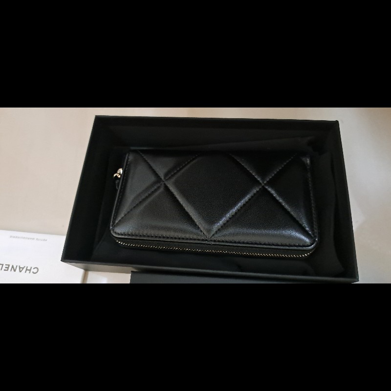 Chanel  19 熱門黑金拉鍊中夾 晶片款 贈Chanel化妝品禮盒-1