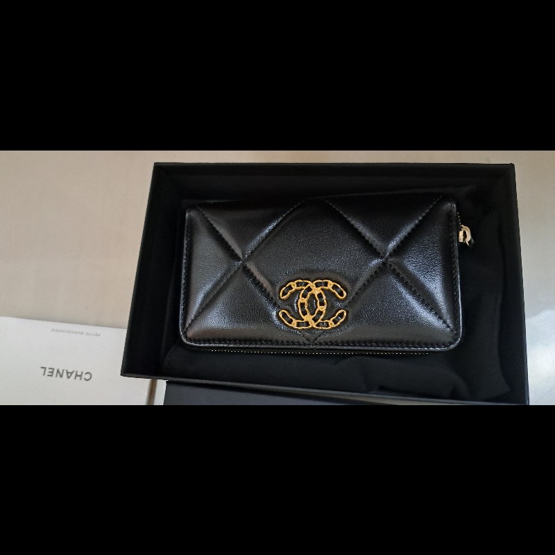 Chanel  19 熱門黑金拉鍊中夾 晶片款 贈Chanel化妝品禮盒-2