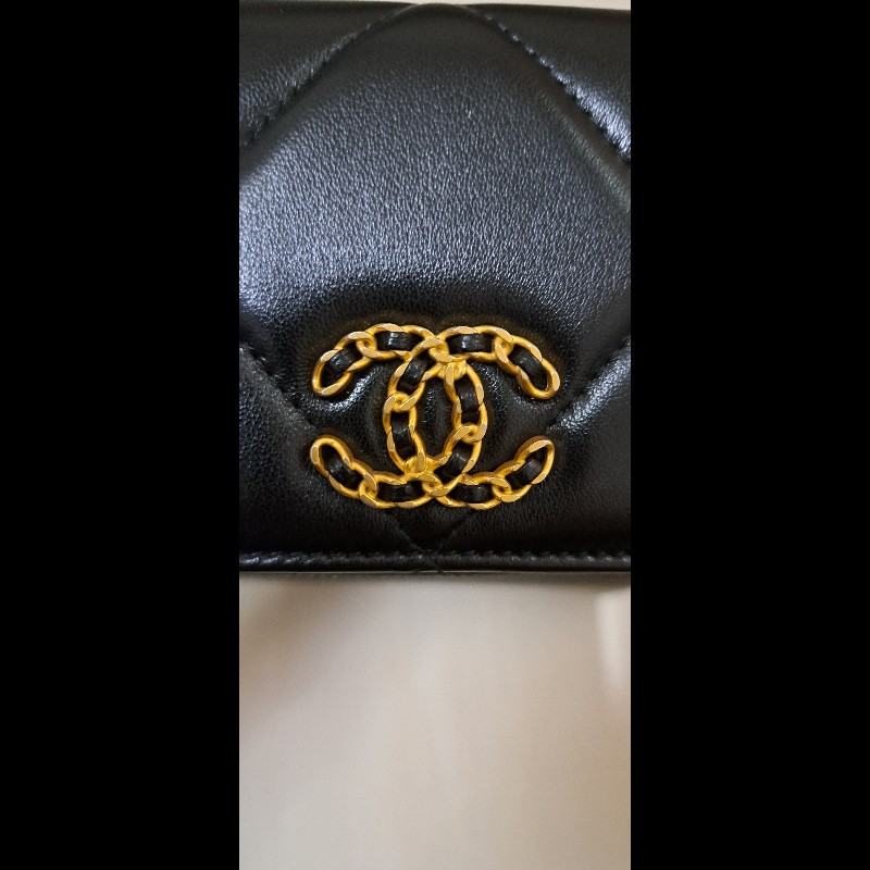 Chanel  19 熱門黑金拉鍊中夾 晶片款 贈Chanel化妝品禮盒-3