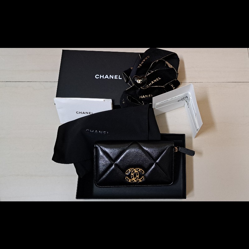 Chanel  19 熱門黑金拉鍊中夾 晶片款 贈Chanel化妝品禮盒-4