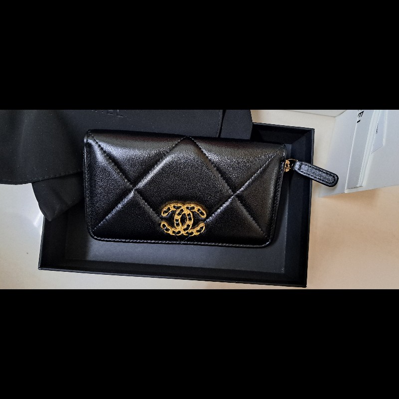 Chanel  19 熱門黑金拉鍊中夾 晶片款 贈Chanel化妝品禮盒-5