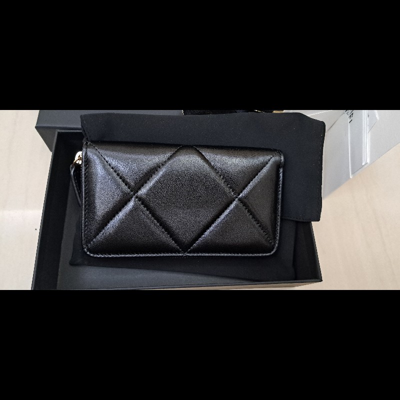 Chanel  19 熱門黑金拉鍊中夾 晶片款 贈Chanel化妝品禮盒-16